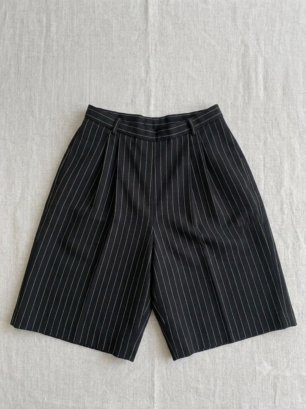 Vintage 80s Carlisle Wool Pleated Pinstripe Shorts Size 8 Dark Academia